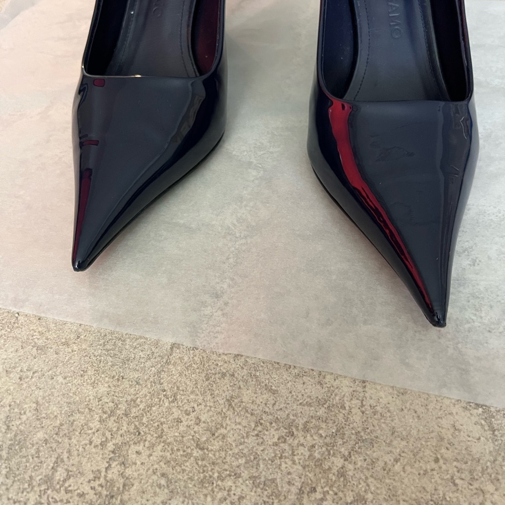Salvatore Ferragamo Dark Navy Pointed Heels in a size 10 Medium…EUC - Picture 10 of 15